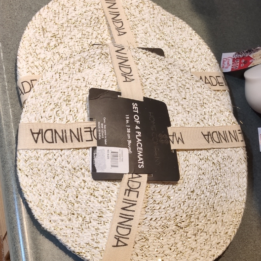 Home Essentials Cream and Gold Woven Placemats 8 Mats Total